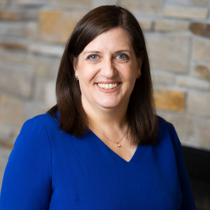 headshot of amanda barnes in blue shrit